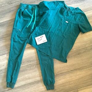 Figs XST Zamora joggers & M Catarina Top Caribbean Blue